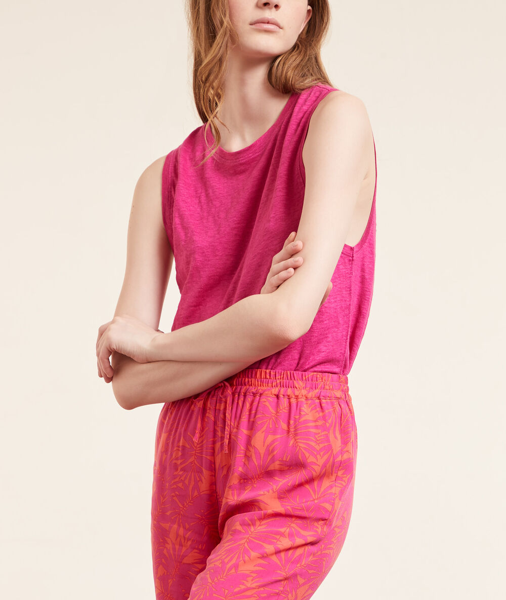 Top liso de lino fucsia.