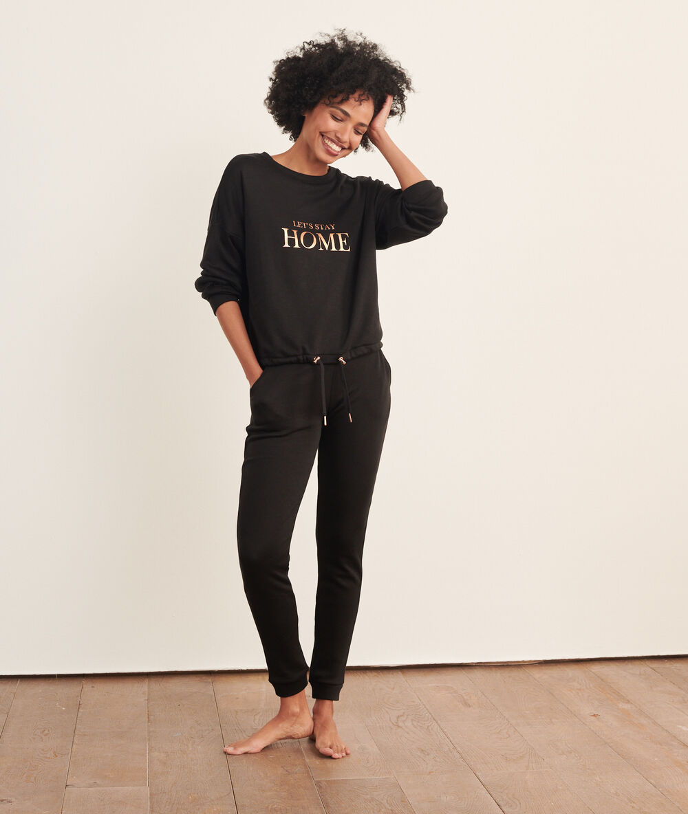 Pantalón tipo leggings negro.