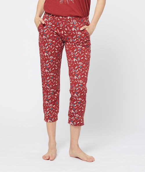 Pantal&oacute;n capri estampado burdeos.
