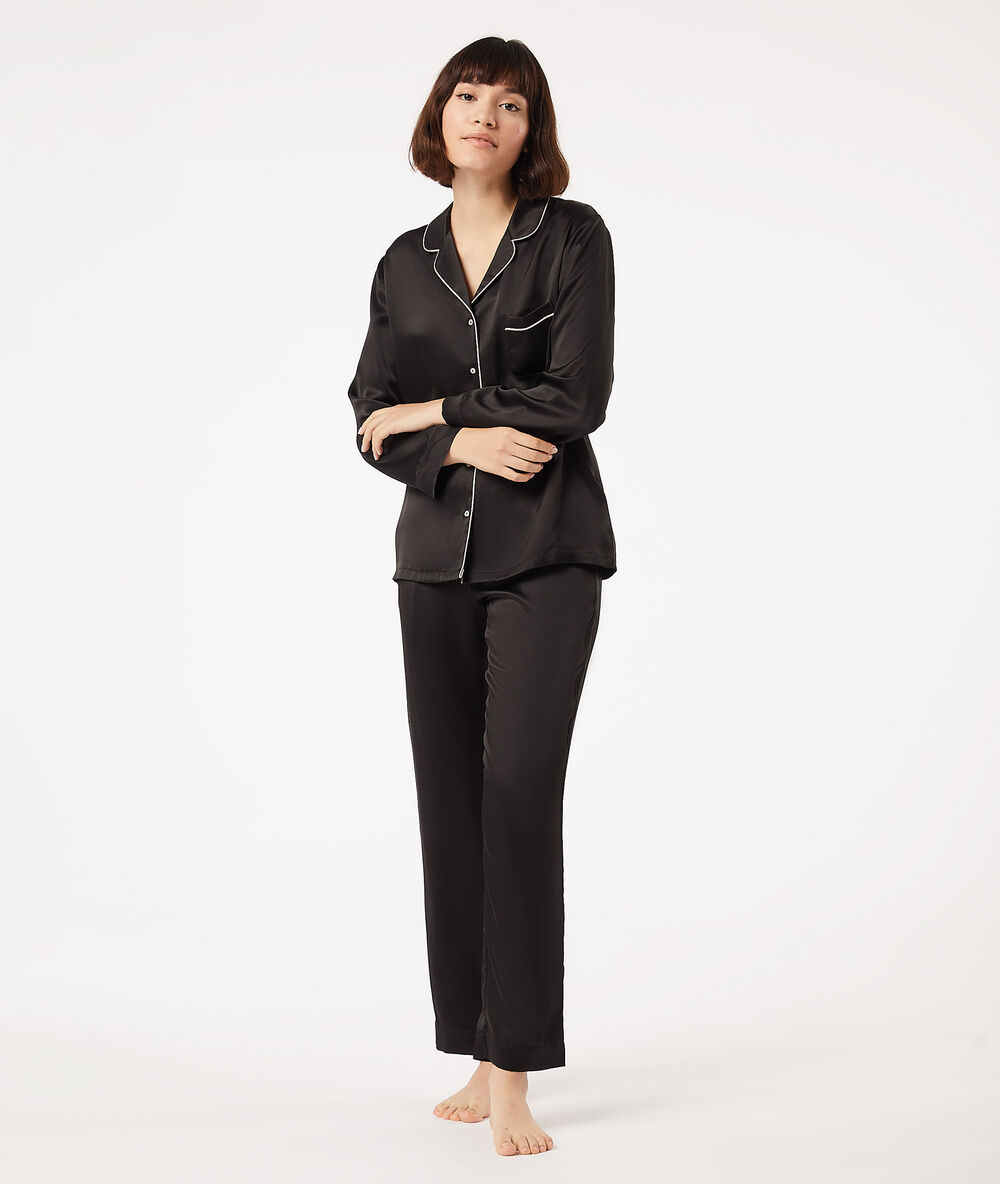 Camisa pijama de seda negro.