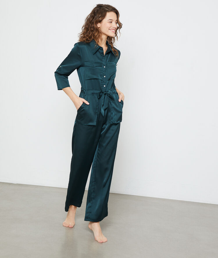 Mono estilo militar de satén verde.