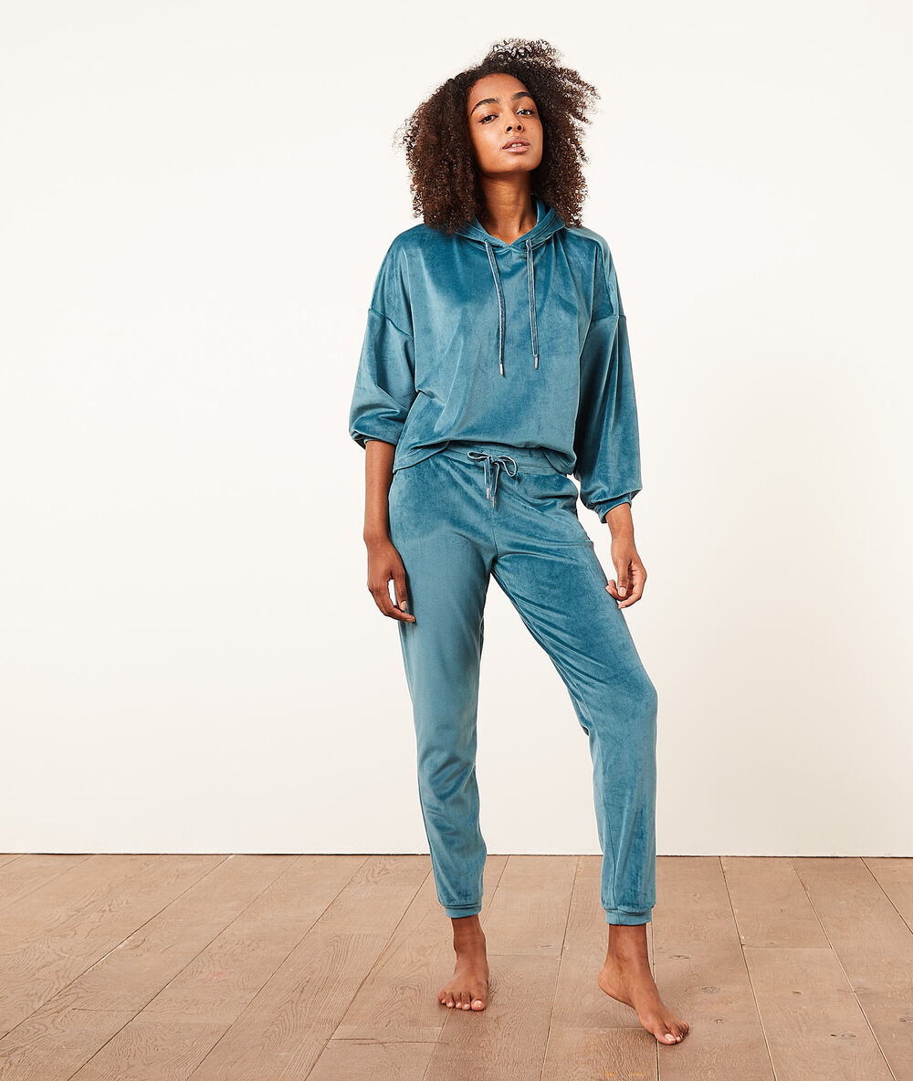 Pantalón jogger de terciopelo turquesa.