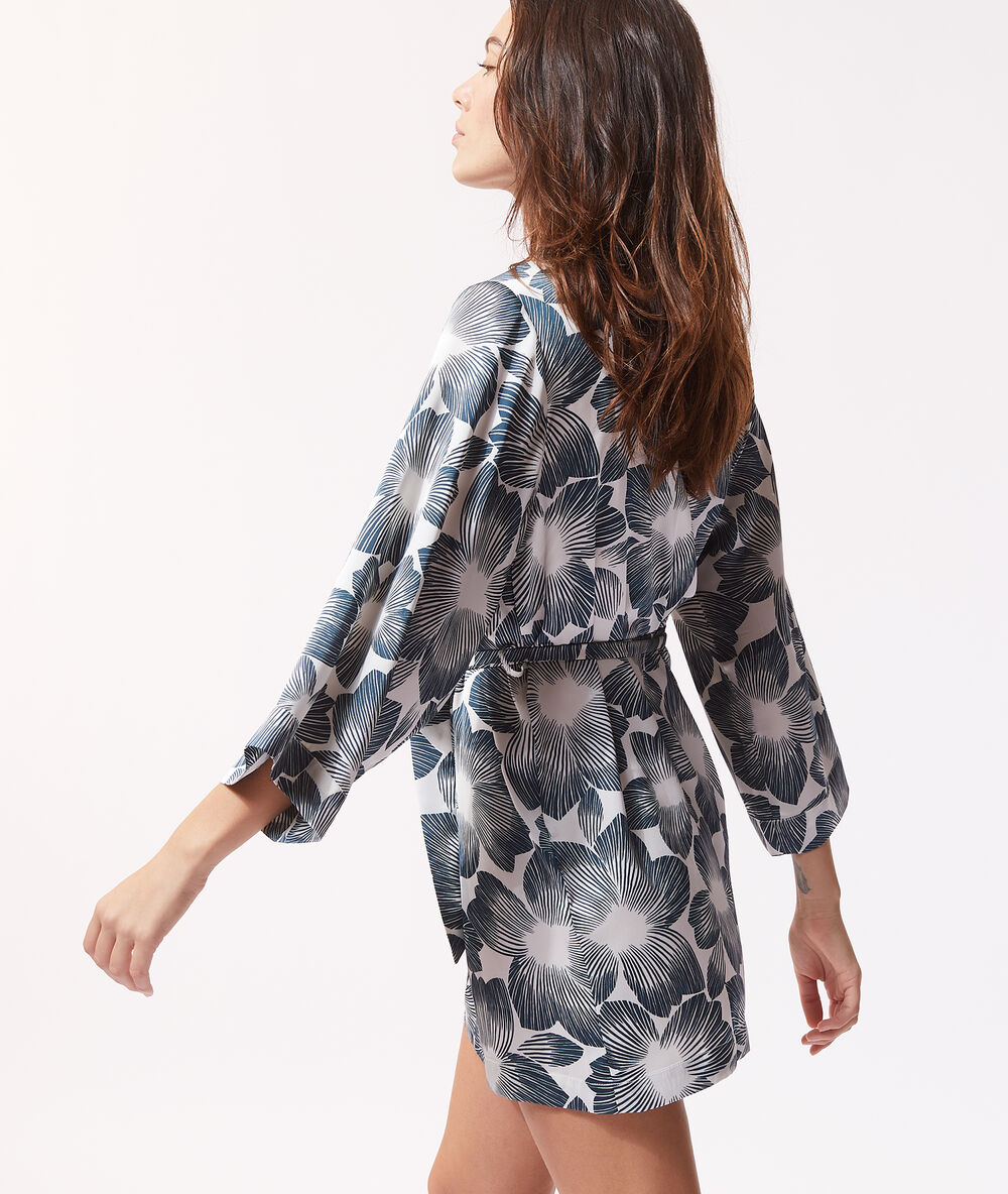Bata tipo kimono estampada imp fd crudo.