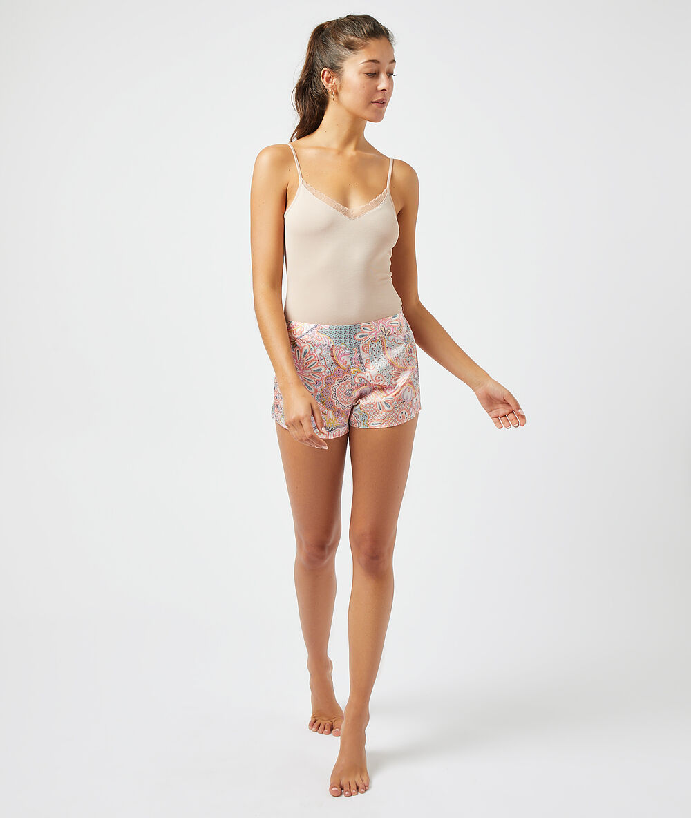 Pantalón corto estampado multicolor.