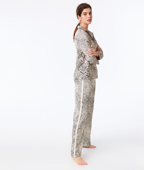 Pantalón estampado de leopardo crudo.