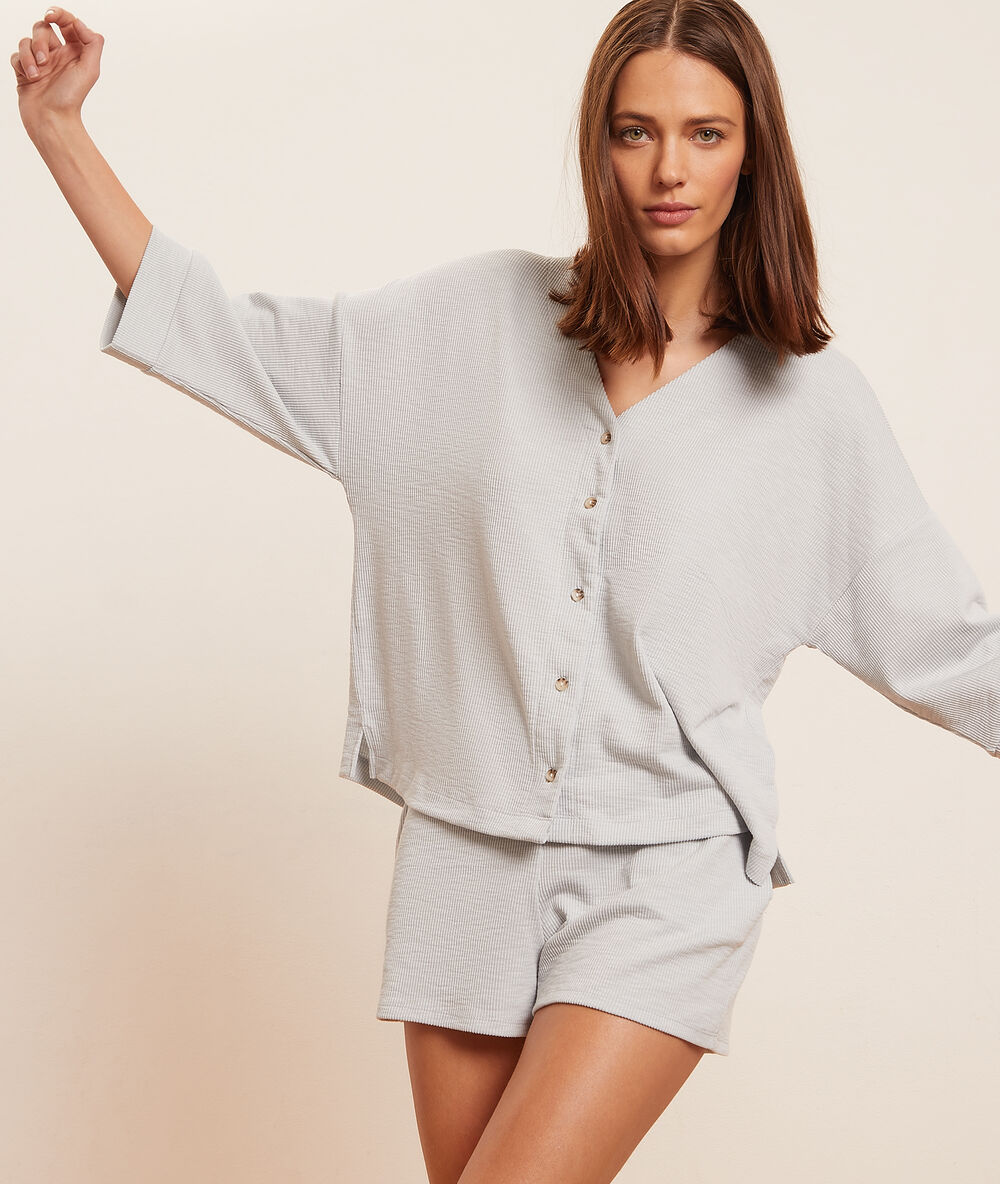Camisa pijama manga corta azul gris.