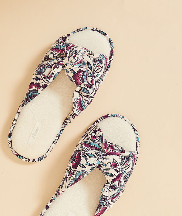 Zapatillas tipo chancla con nudo Zapatillas tipo chancla con nudo;${refinementColor}