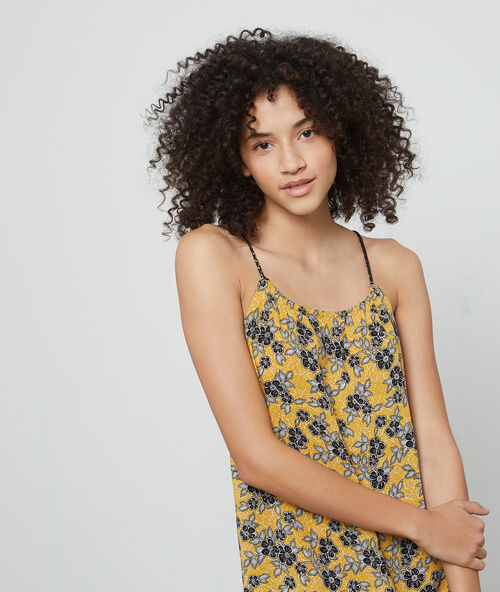 Camisón estampado floral amarillo.