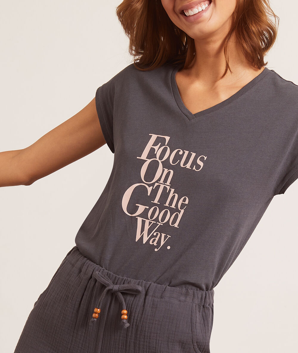 Camiseta 'focus on the good way' antracita.