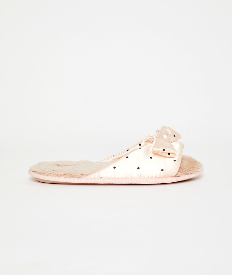 Zapatillas lazo rosa.