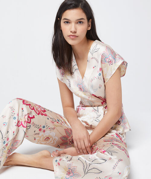 Top escote cruzado estampado floral crudo.