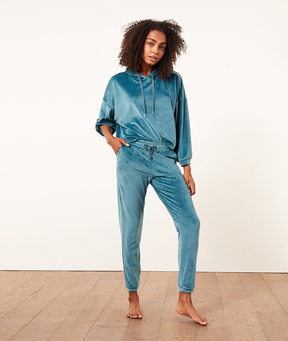 Pantalón jogger de terciopelo turquesa.