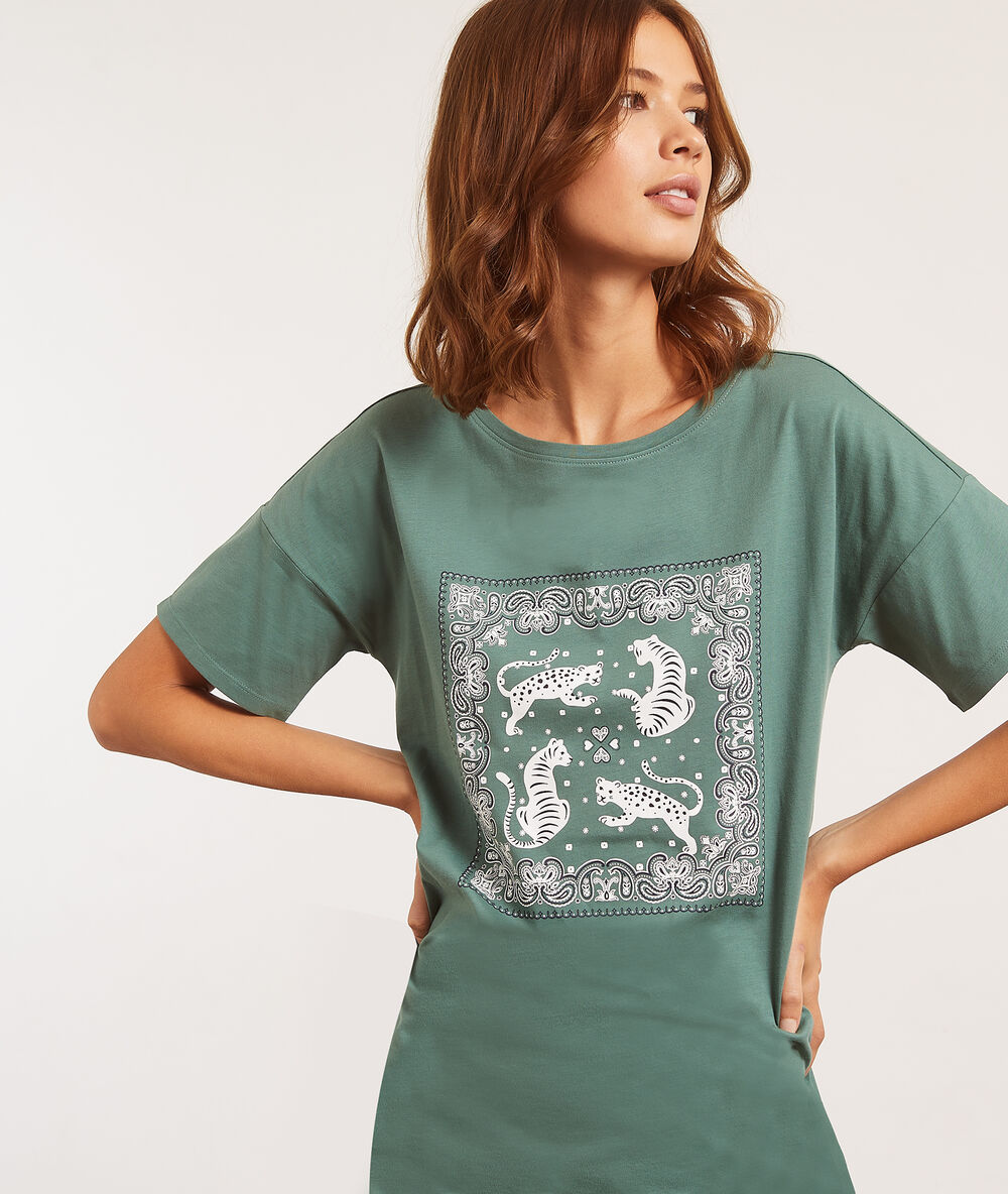 Camisón estampado verde.