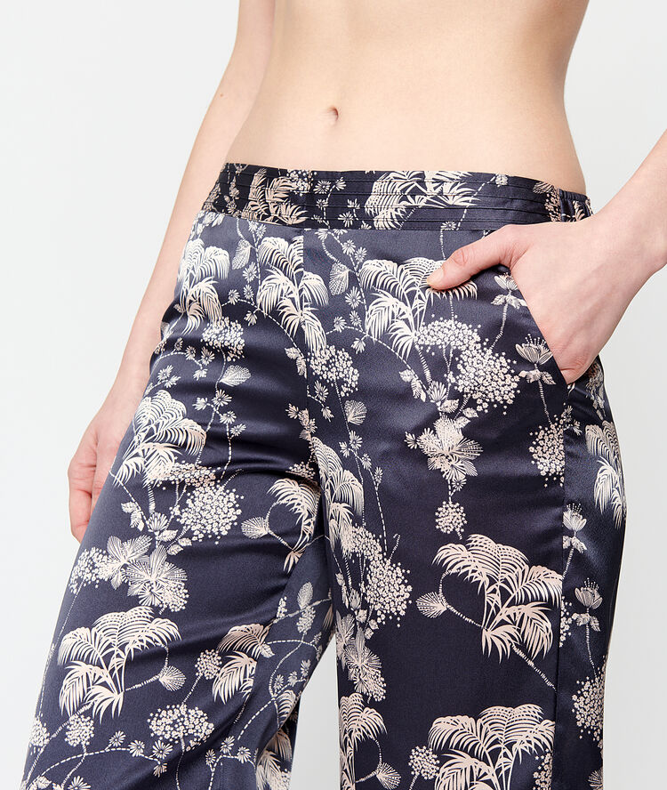 Pantalón talle alto de satén azul marino.