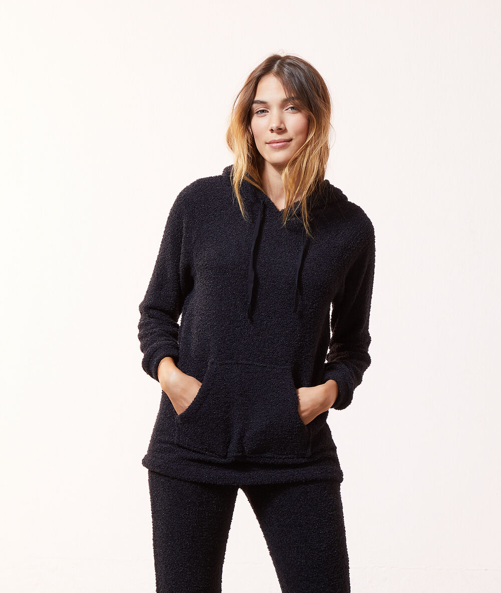 Sudadera con capucha negro.