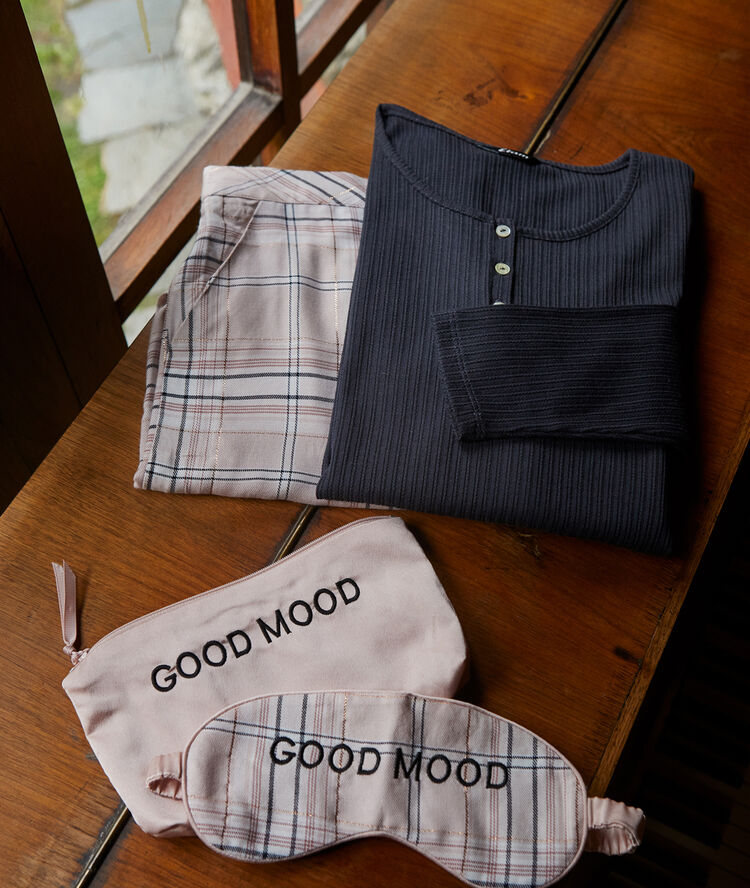 Conjunto pijama con antifaz de noche c.gris.