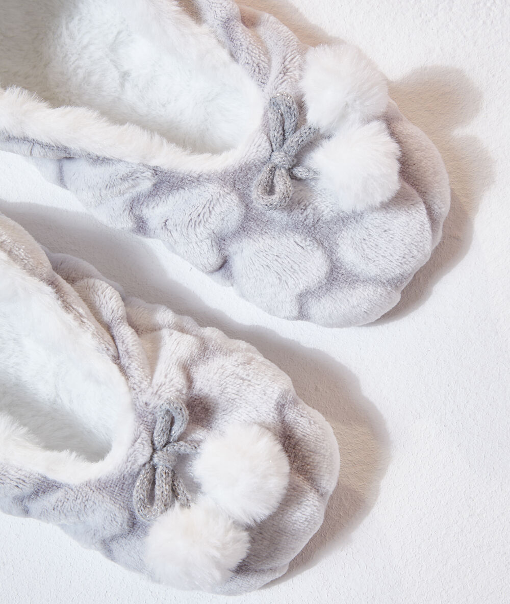 Zapatillas planas estampado de corazones c.gris.