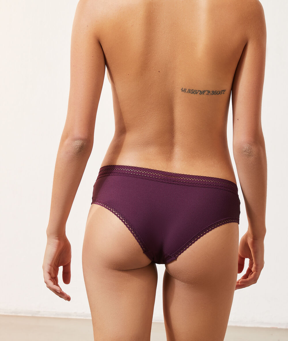 Culote de microfibra, suave relieve ciruela.