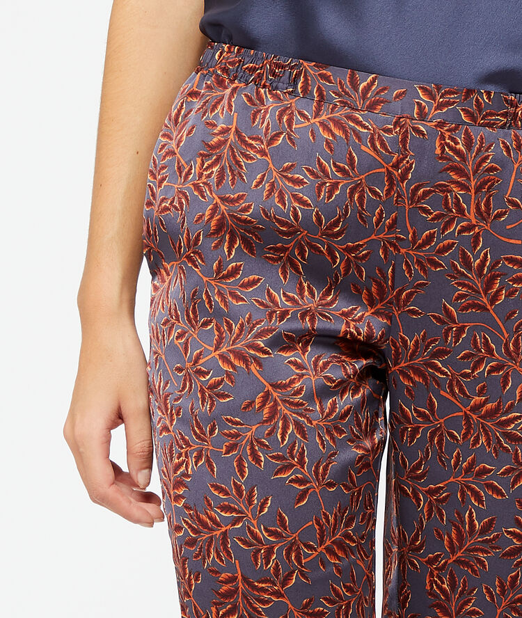 Pantalón estampado azul.