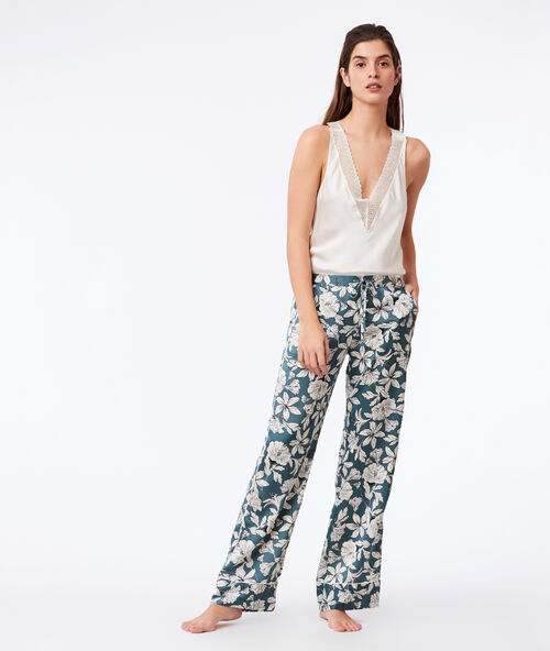 Pantalón largo holgado estampado floral verde.