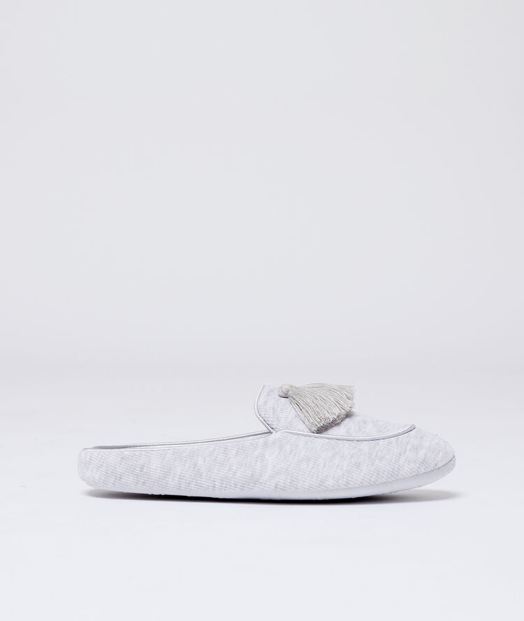 Zapatillas con pompones decorativos c.gris.