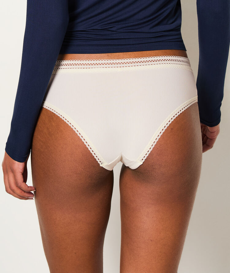 Culote de microfibra motivos de encaje blanco.