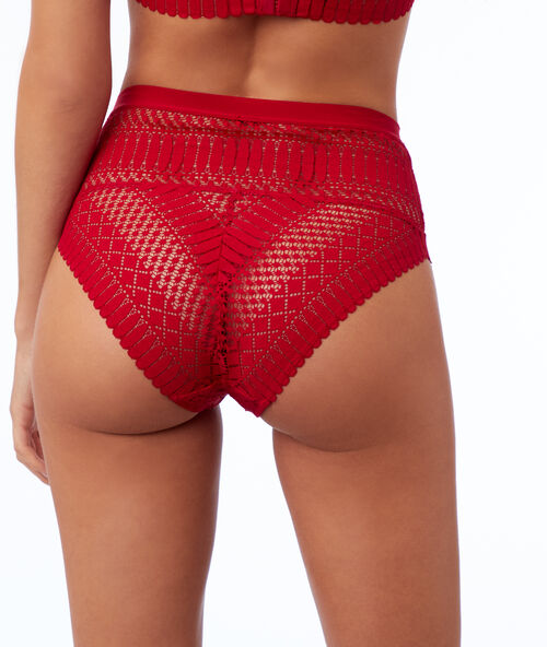 Braguita de talle alto de encaje rojo.