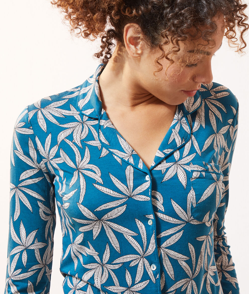 Camisa pijama estampado hojas turquesa.