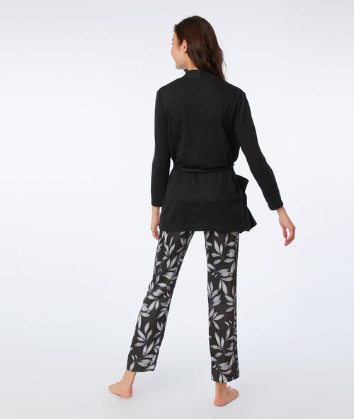 Pijama 3 piezas estampado hojas caqui.