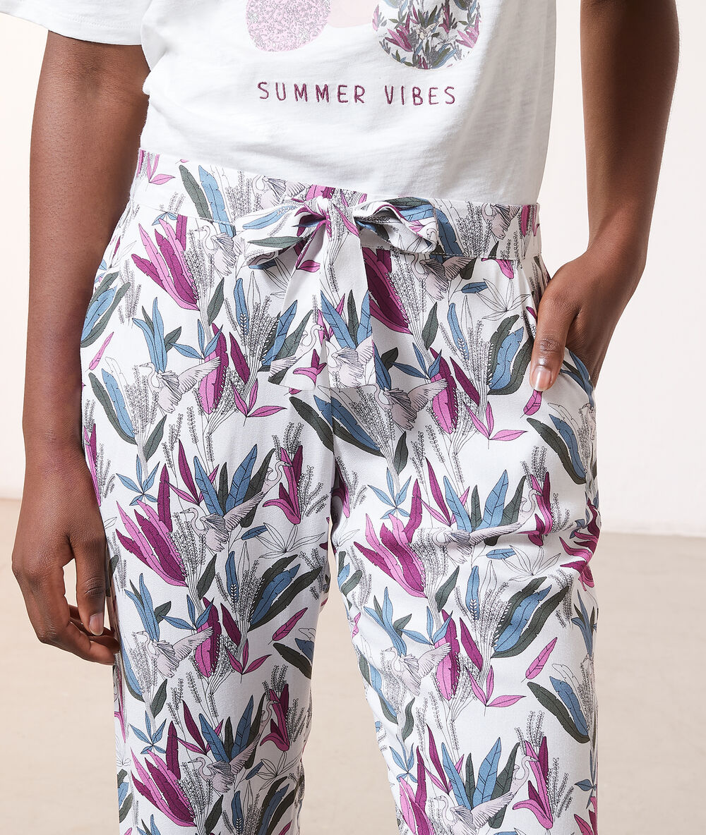 Pantalón estampado floral crudo.