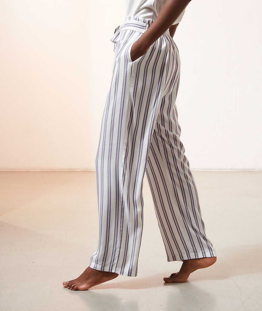 Pantalón pijama estampado de rayas crudo.