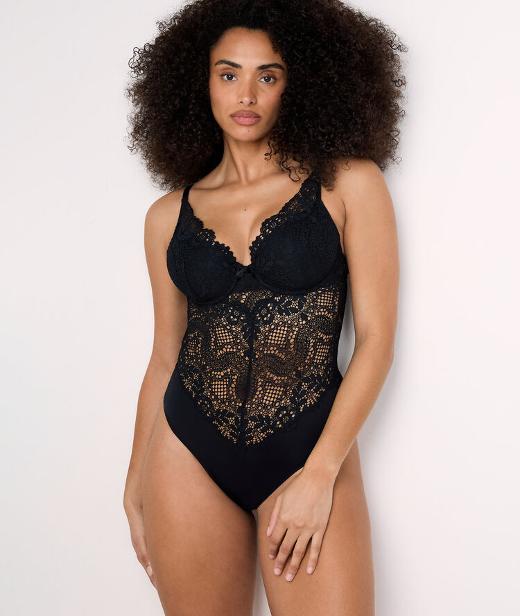 Body de encaje, espalda abierta. copa b-d negro.