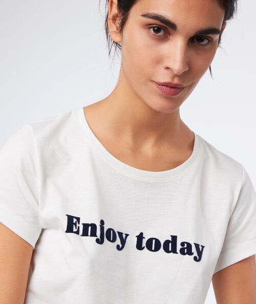 Camiseta con mensaje crudo.