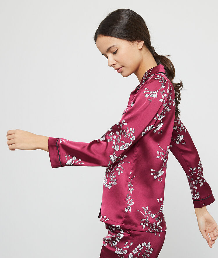 Camisa pijama de satén estampado floral violeta.