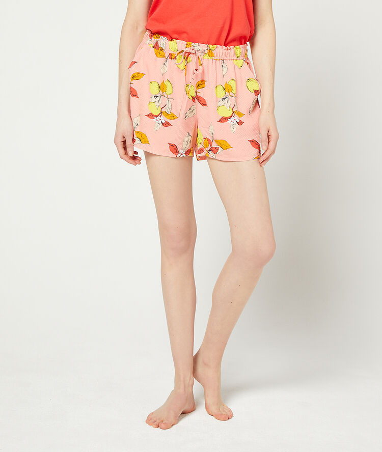 Pantalón corto estampado frutas rosa.