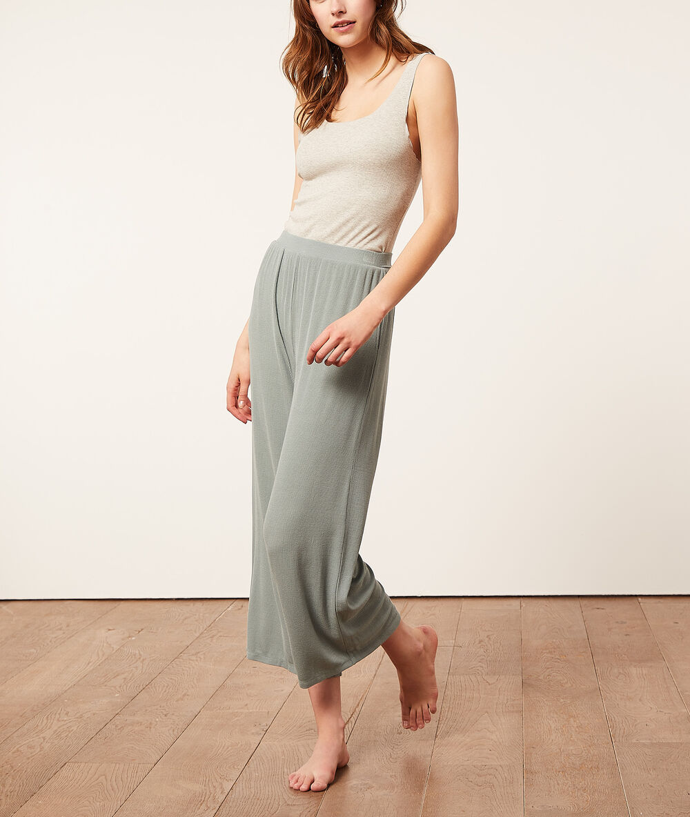 Pantalón pijama 7/8 celadón.