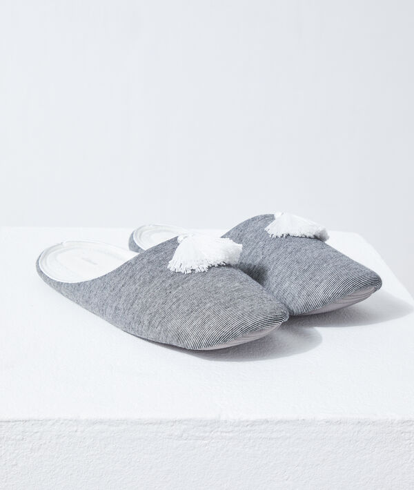 Zapatillas con pompones decorativos Zapatillas con pompones decorativos;${refinementColor}