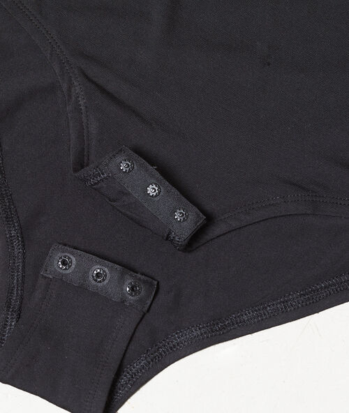 Body de viscosa escote en v  negro.