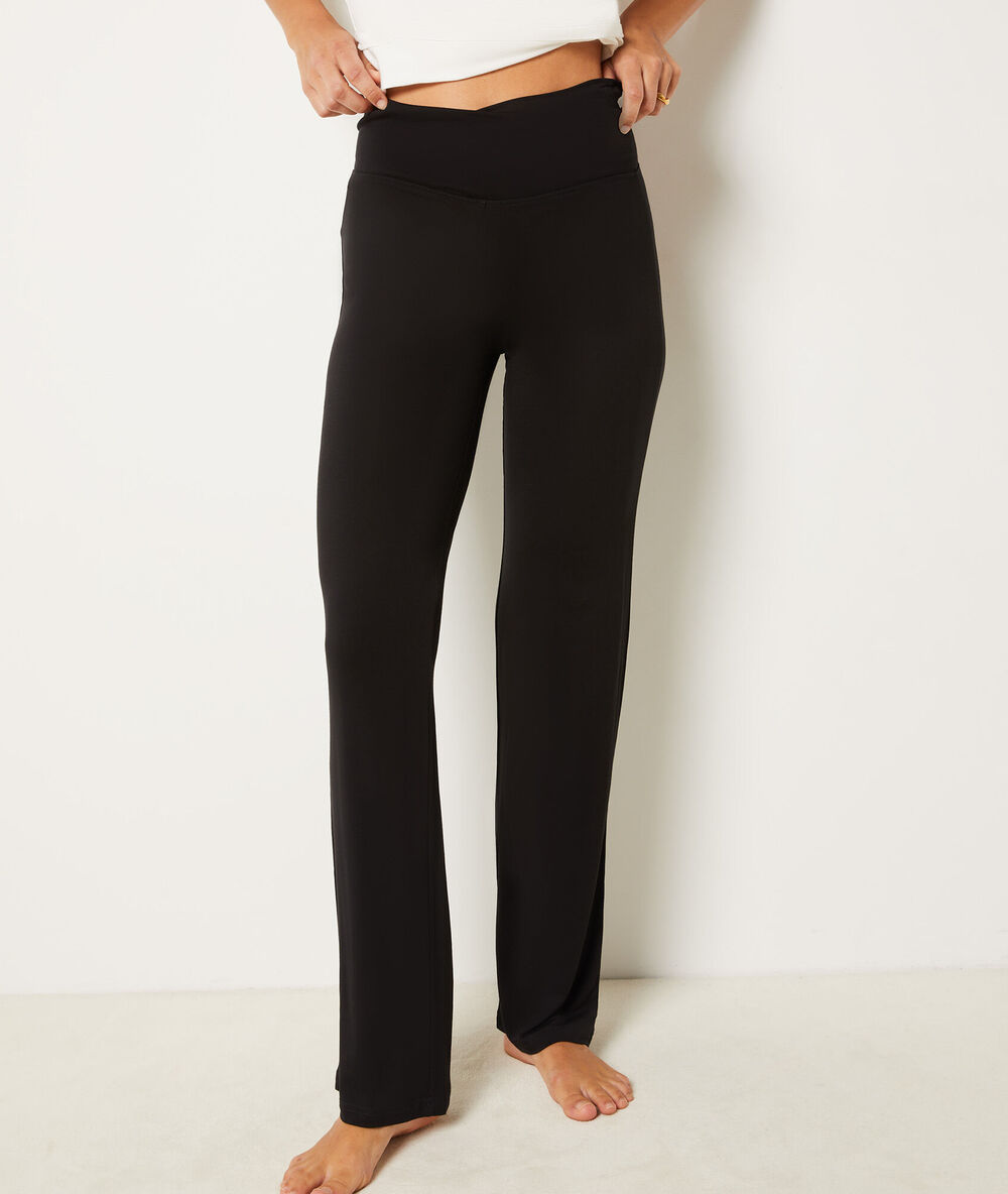 Pantalón largo de viscosa negro.