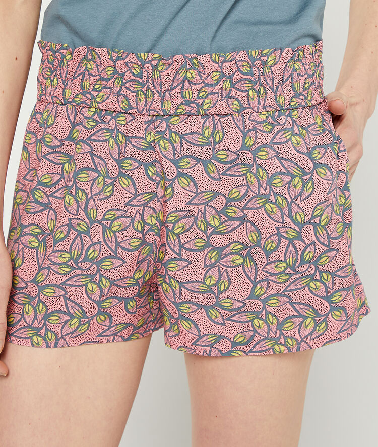 Pantalón corto estampado hojas rosa.