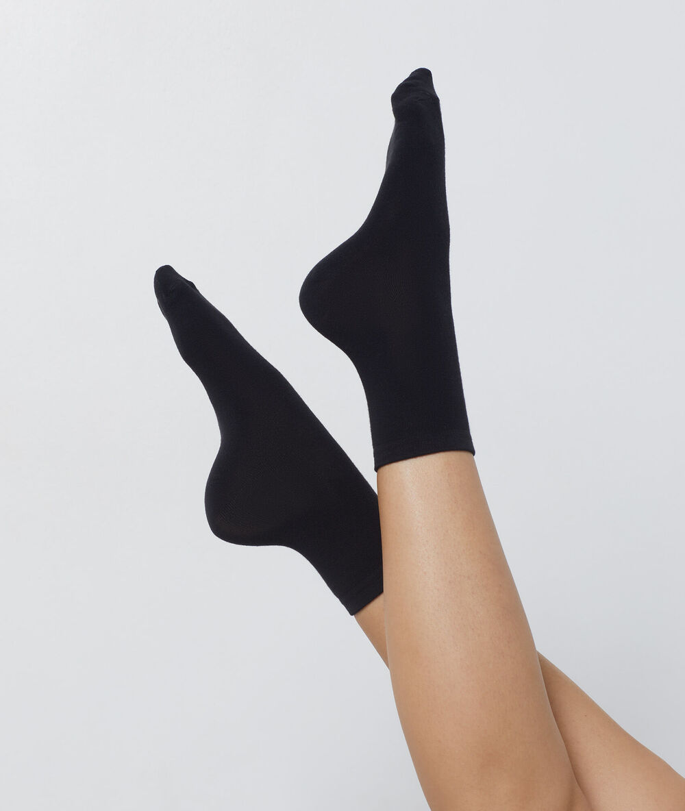 2 pares calcetines lisos negro.