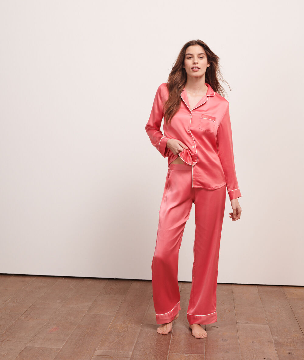 Camisa pijama de satén coral.