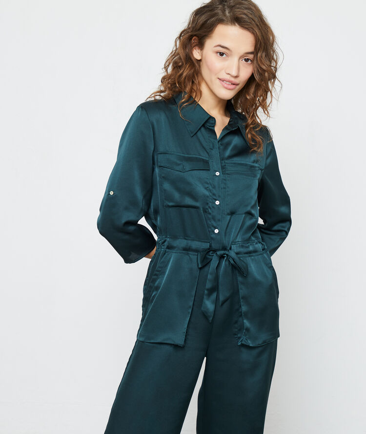 Mono estilo militar de satén verde.