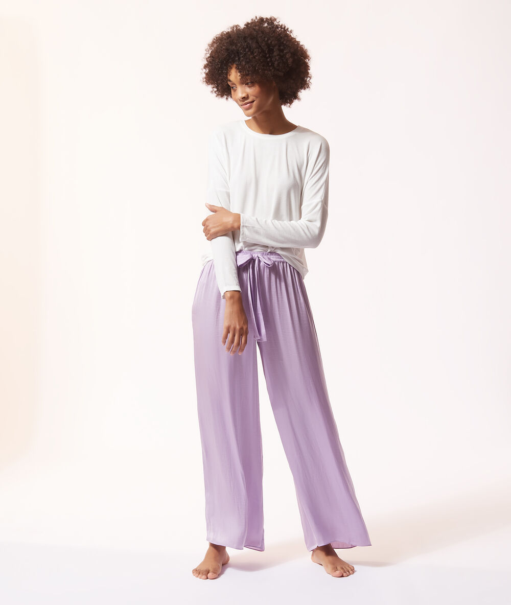 Pantalón ancho lavanda.