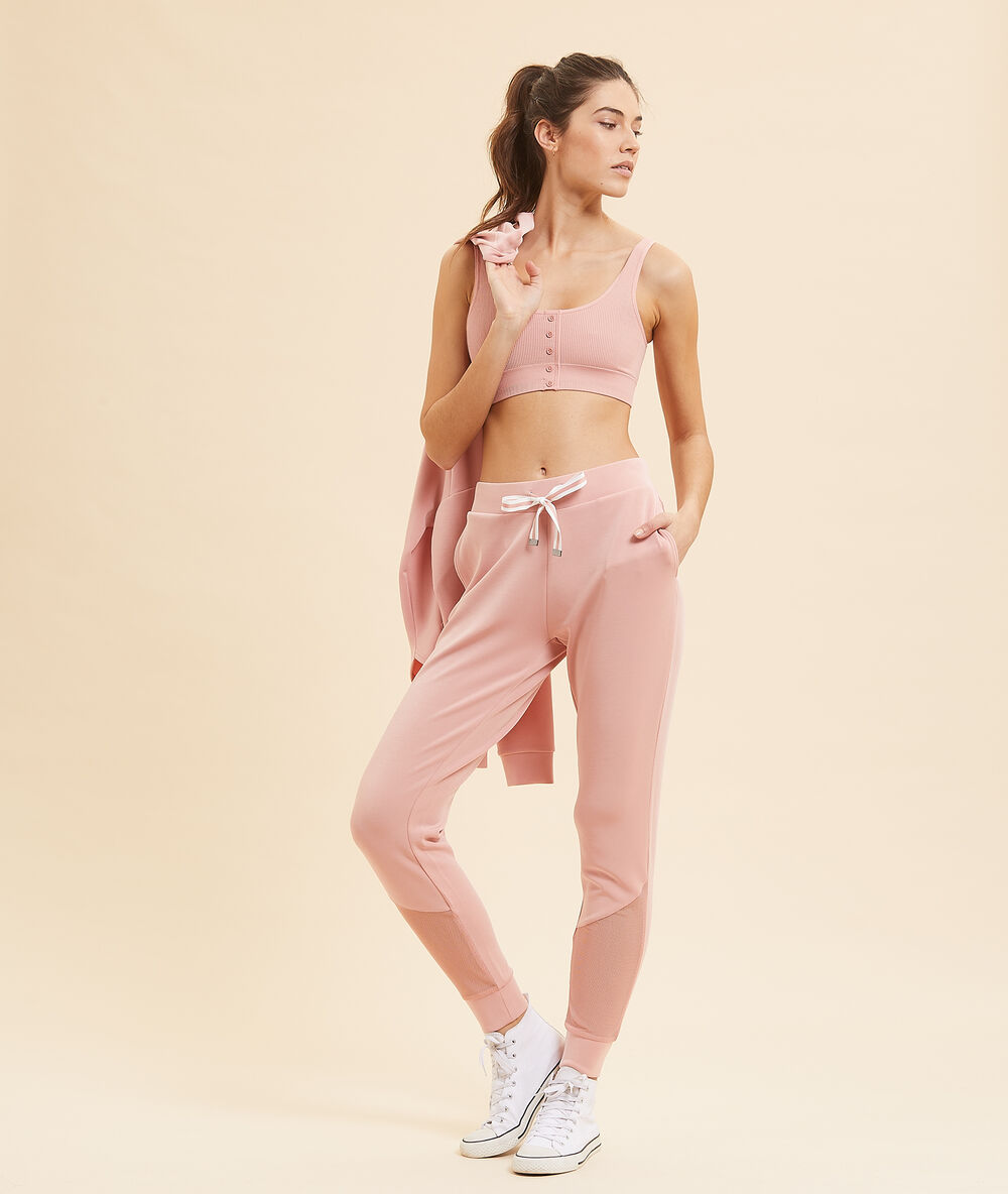 Top tejido canalé rosa pálido.