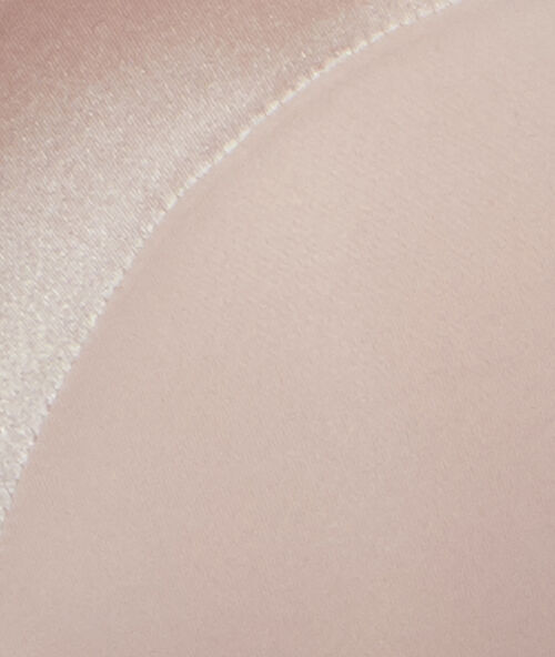 Sujetador con foam de microfibra suave. copa d rosa pálido.