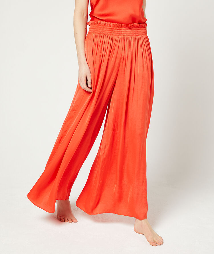 Pantalón largo holgado rojo.