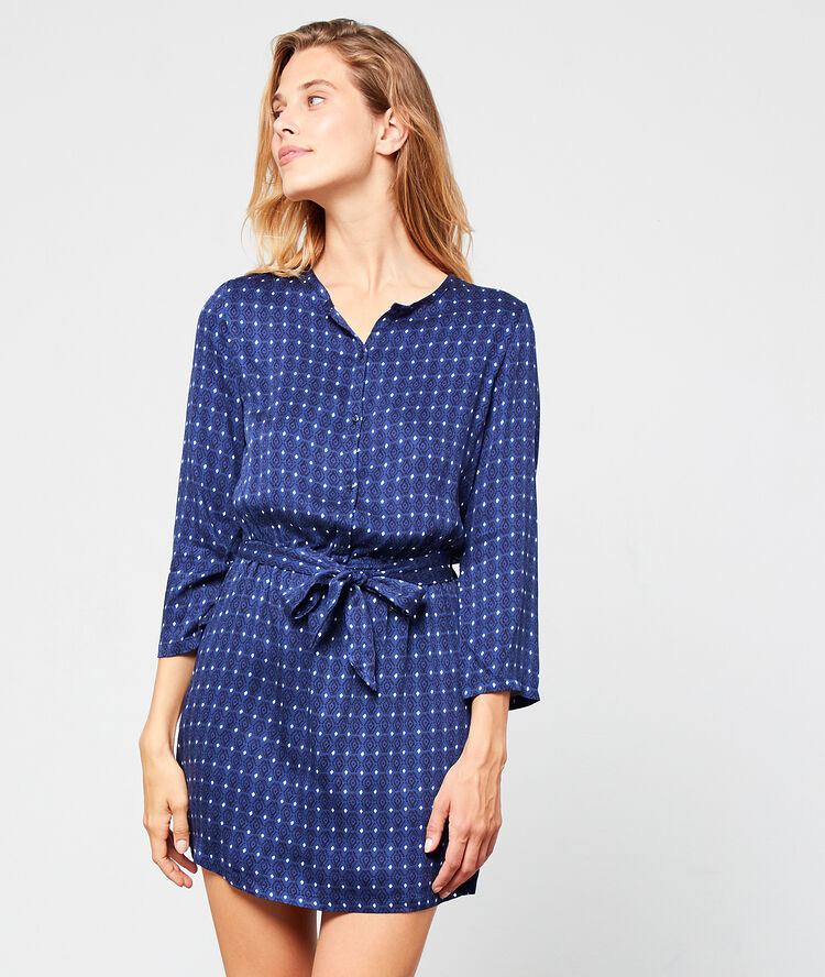 Camisón de satén estampado azul marino.