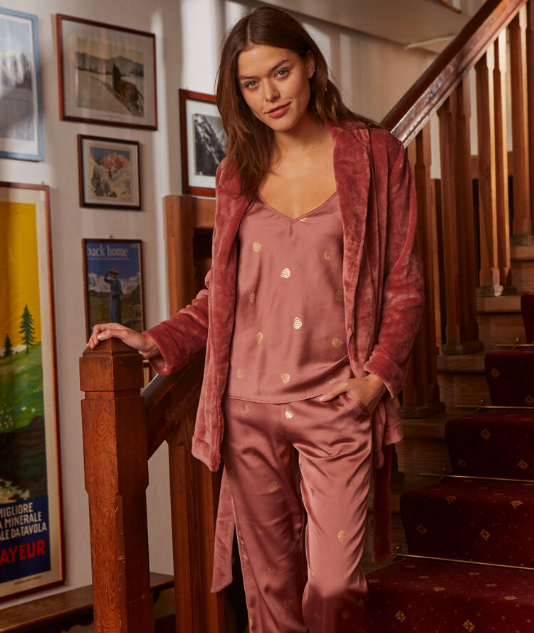 Conjunto 3 piezas motivos metalizados rosa.