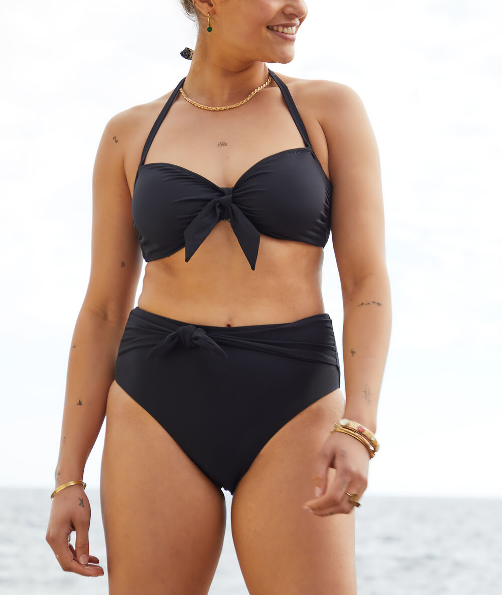 Sujetador bikini sin relleno, tirantes extraíbles negro.